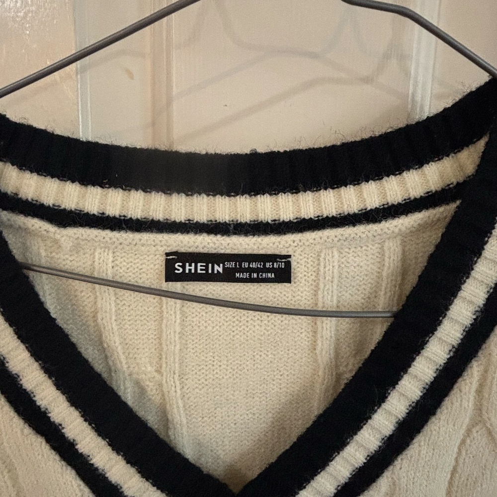 sweater vest black and cream - Picture 3 of 4